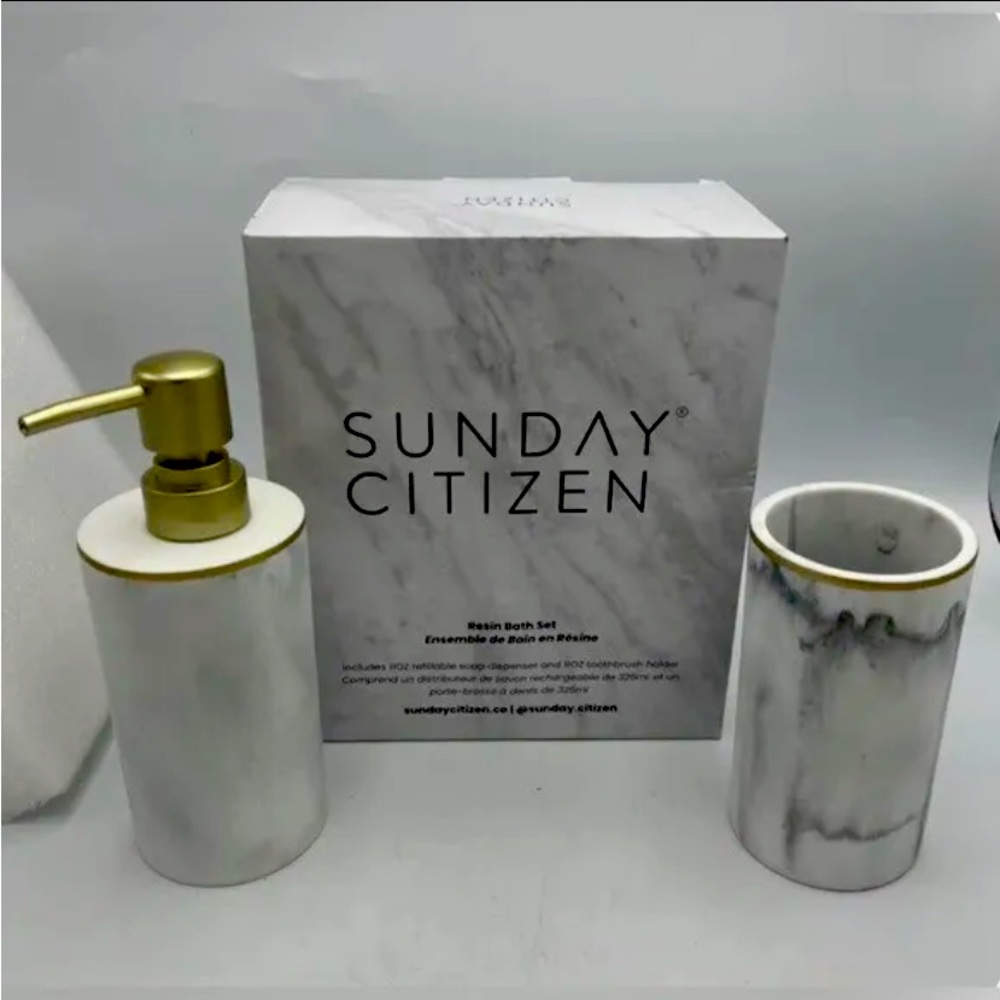 This new set comes with toothbrush holder and rinse cup in a nice resin finish.